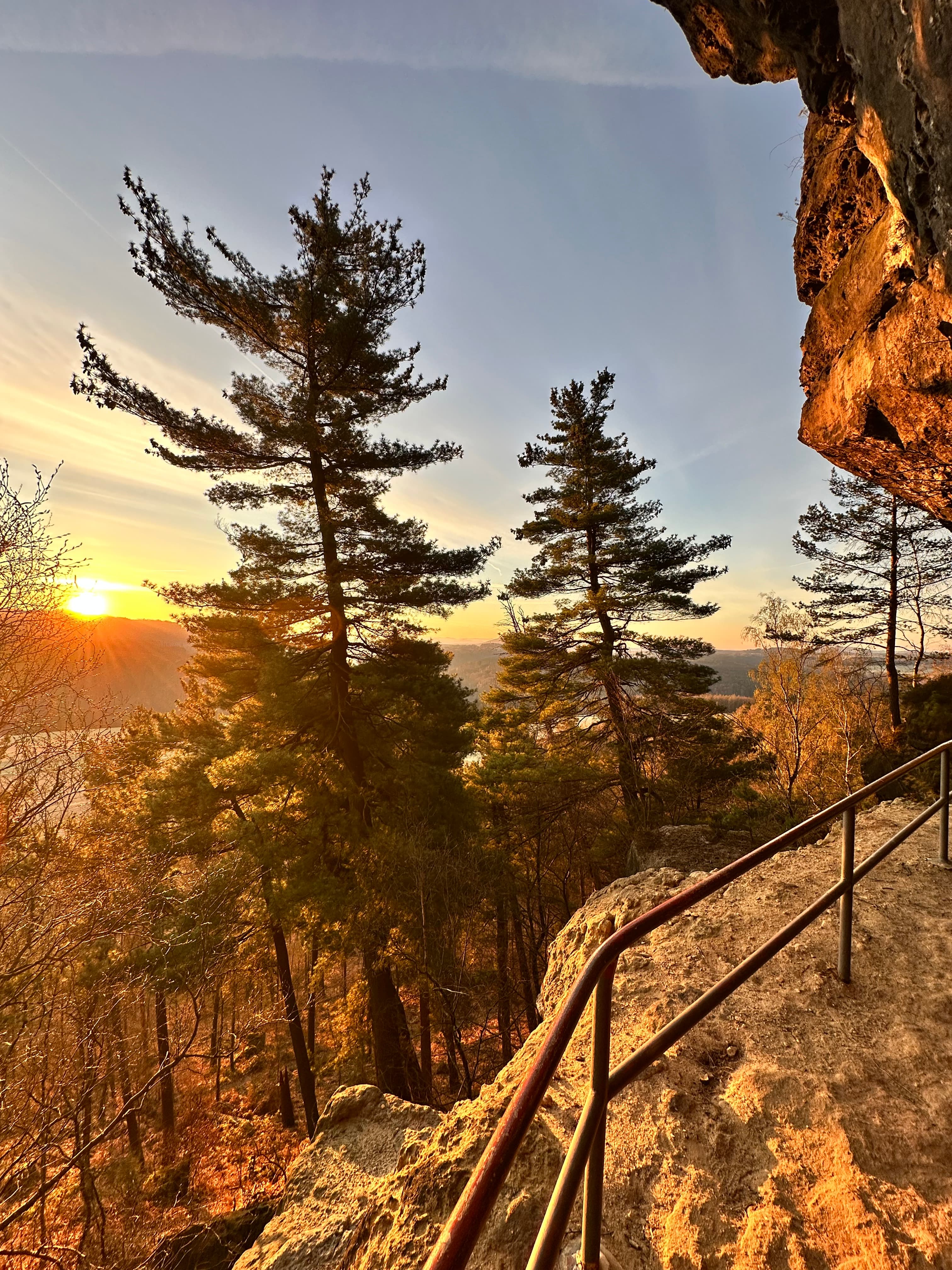 Klettergruppe mit Kindern