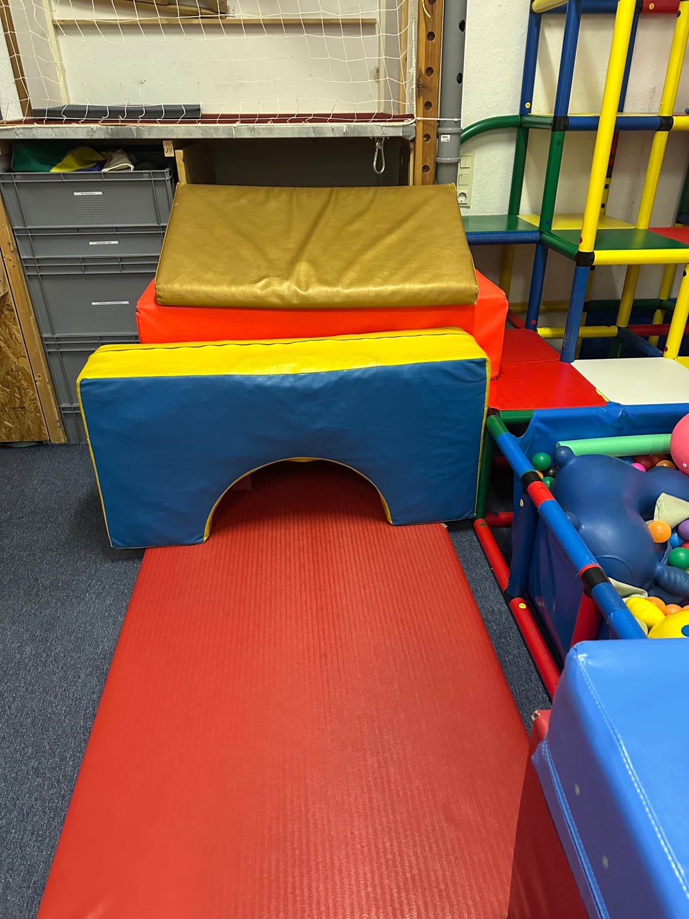 Eingang der Trampolinschule jopala in Berlin Charlottenburg