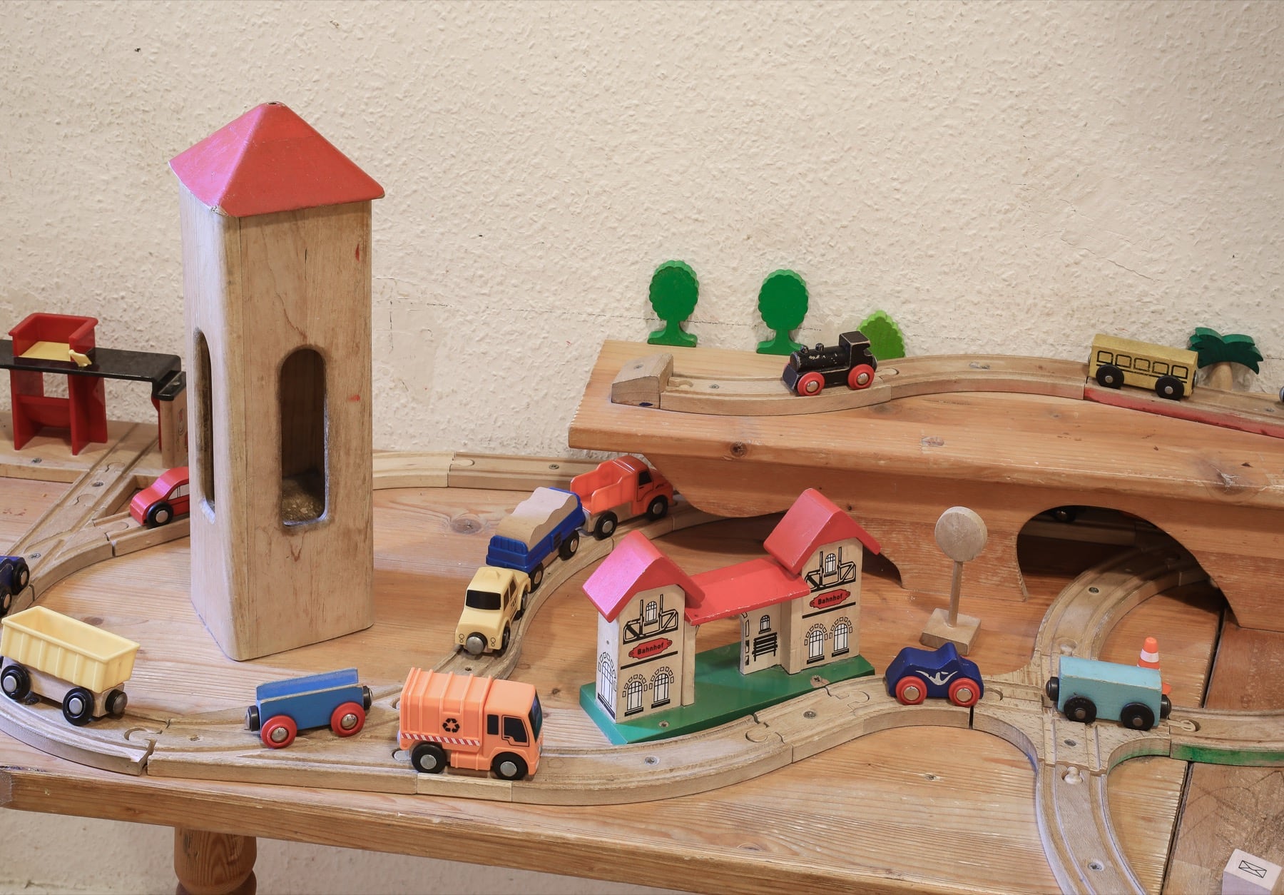 Holzeisenbahn im Spielzimmer von jopala